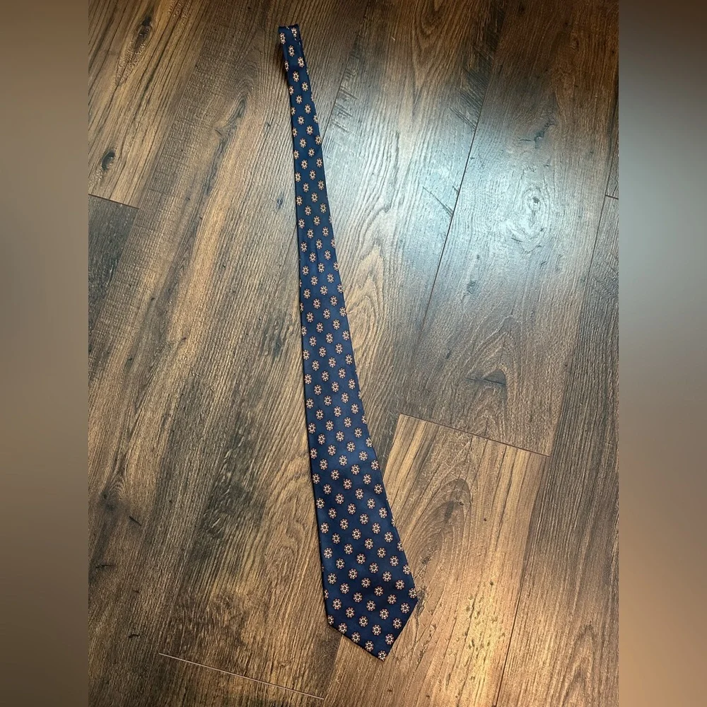 Vintage Gucci Wide Silk Tie 4.5” Navy Floral Medallion Made in Italy